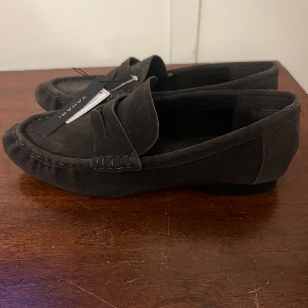 NWT Tahari Women's Dark Brown Suede Loafers size 8 - Picture 3 of 9